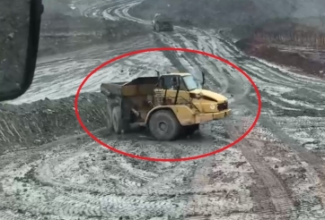 VIDEO: Khó tin trước màn drift của chiếc xe tải 40 tấn