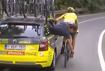 VIDEO: Vừa ngồi trên ô tô vừa sửa xe đạp cho VĐV đua xe 