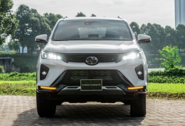 Chi tiết Toyota Fortuner Legender 2021 vừa ra mắt tại Việt Nam