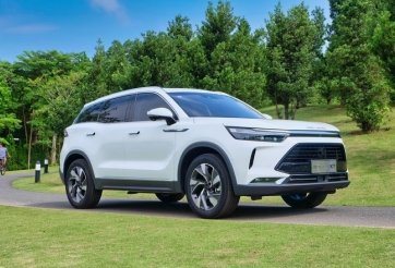 Vì sao xe “Tàu” Baic Beijing X7 gây sốt với khách Việt?