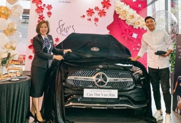 Đoàn Văn Hậu tậu Mercedes-Benz GLC 300 giá 2,4 tỷ đồng