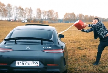 VIDEO: Thanh niên tưới xăng đốt Mercedes-AMG GT 63 S gây phẫn nộ CĐM