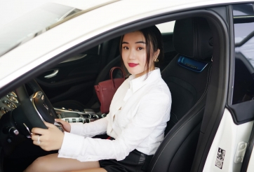 Tiểu thư 25 tuổi tậu Mercedes-AMG GT 53 đầu tiên tại Việt Nam