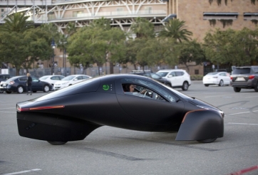 Khám phá mẫu xe điện đầu tiên chạy bằng năng lượng mặt trời