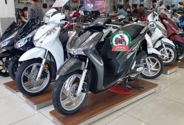 Hàng loạt xe máy giảm giá mạnh dịp cuối năm