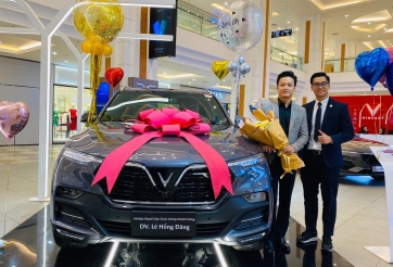 Diễn viên Hồng Đăng tậu VinFast Lux SA2.0