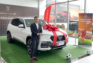 'Người không phổi' Trọng Hoàng tậu xe VinFast Lux SA2.0