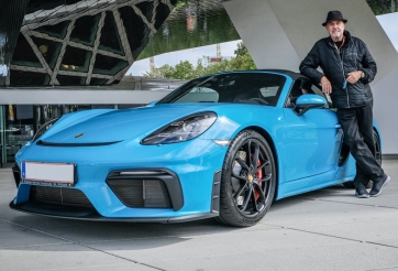 Cụ ông 80 tuổi sở hữu 80 chiếc Porsche gây xôn xao dân mạng