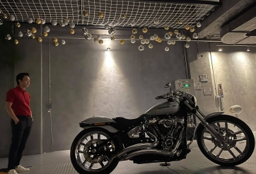 Cường Đô-la được vợ tặng mô tô 'khủng' dịp Giáng sinh