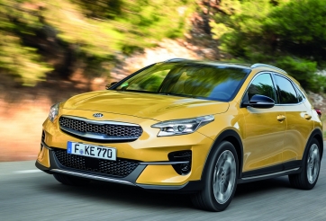 Giá hơn 600 triệu, ô tô siêu đẹp của KIA gây khó dễ Mazda 3