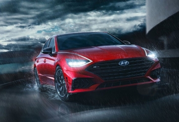 Toyota Camry, Mazda 6 gặp “đối cứng” với động cơ mạnh đến khó tin