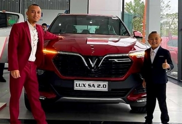 Vừa xây biệt thự, anh em Tam Mao TV tiếp tục mua xe VinFast Lux SA2.0