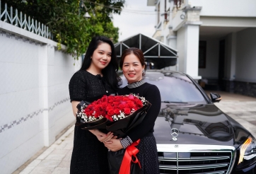 Tiền Giang: Đỗ tốt nghiệp, con gái được mẹ tặng 'Mẹc' S 5 tỷ đồng