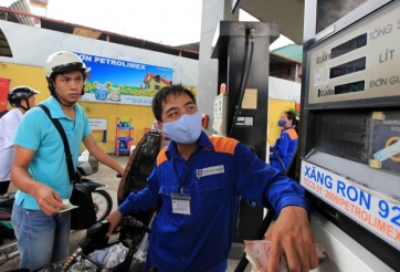 Giá xăng tăng cao kỷ lục trong gần một năm qua
