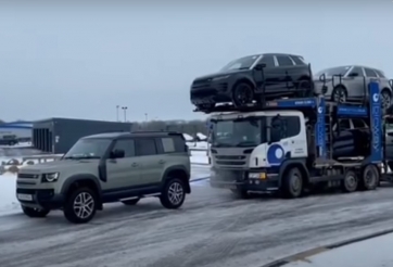 Kinh ngạc Land Rover Defender giải cứu xe tải 44 tấn trên đường băng