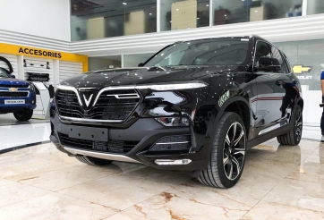 Khách Việt đổ xô đi mua xe VinFast để hưởng 100% lệ phí trước bạ