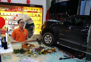 Bắc Ninh: Hãi hùng ngồi trong nhà cũng bị xe đâm