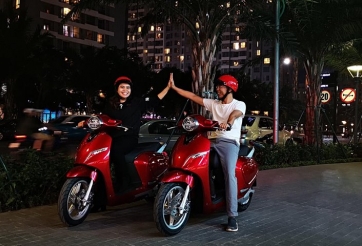 Người dùng thử 'cân 3' với tải trọng 190 kg trên xe máy điện VinFast Klara