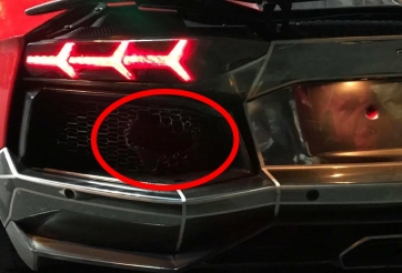 Xuống phố mừng chiến thắng của ĐTVN, siêu xe Lamborghini bốc cháy giữa Đà Nẵng