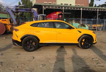 Lamborghini Urus thứ 3 về Việt Nam, sở hữu màu sơn vàng rực rỡ