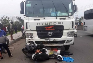 Container tông hàng loạt xe máy ở vận tốc 45 km/h