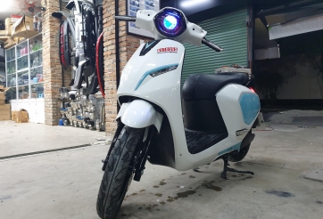 Xe máy điện VinFast Klara độ ấn tượng tại Sài Gòn