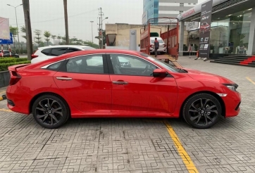 Ảnh thực tế Honda Civic 2019 về tới đại lý tại Hà Nội
