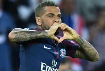 Dani Alves tiết lộ Liverpool sẽ giúp PSG đánh bại MU