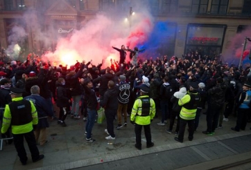 PSG phải bồi thường lớn vì CĐV làm loạn ở Old Trafford
