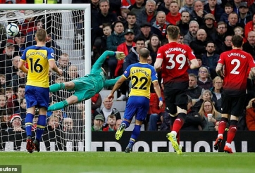 VIDEO: Pha nã đại bác của Valery vào lưới MU