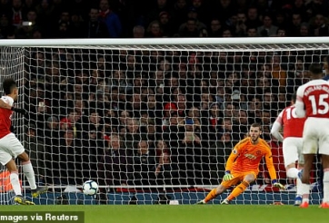 VIDEO: Aubameyang đánh bại De Gea trên chấm 11m