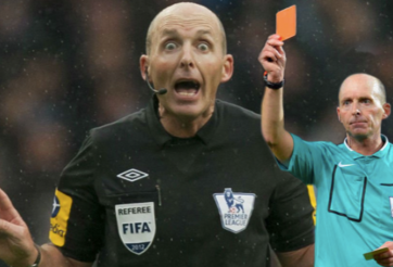 Rút thẻ đỏ cho MU, trọng tài Ngoại hạng Anh đi vào lịch sử