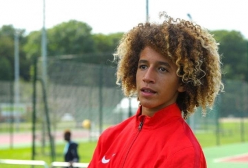 Mục tiêu của MU bất ngờ tập luyện cùng đội bóng Việt Nam