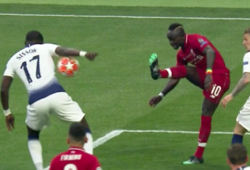 Tranh cãi quả penalty của Liverpool ở chung kết C1