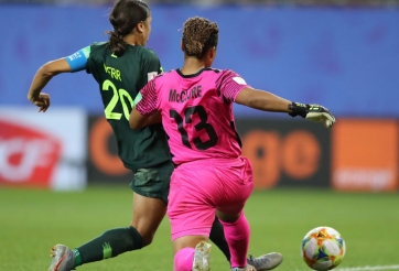 VIDEO: Thủ môn sút hụt bóng hài hước ở World Cup Nữ 2019