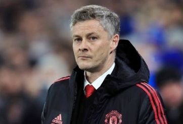 Phê bình thẳng tay, Solskjaer nhận 'mưa gạch đá' từ CĐV MU