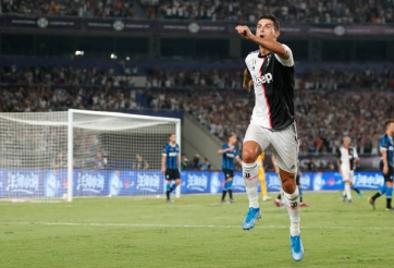 VIDEO: Khán đài 'rung chuyển' khi Ronaldo ăn mừng 'cực đã'