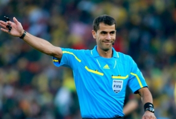 VIDEO: Pha rút thẻ 'đánh lừa tất cả' của trọng tài