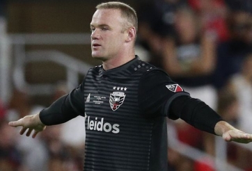 Video: Huyền thoại MU vô lê đẳng cấp khiến dàn sao 'trầm trồ'