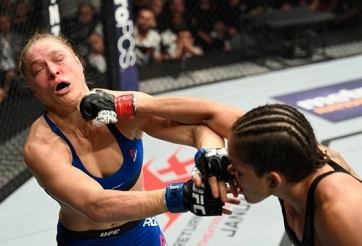 Tin thể thao tối 3/1: Dính đòn, gương mặt 'nữ hoàng' Rousey biến dạng 