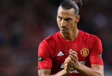 Ibra nói gì khi bị Tyrone Mings đạp vào đầu?