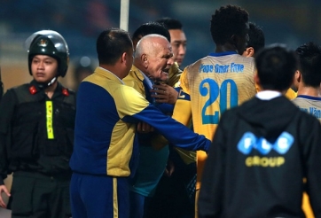 HLV Thanh Hóa lên tiếng về phản ứng với trọng tài