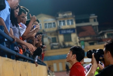 Xúc động khoảnh khắc đoàn tụ của Xuân Trường với bố mẹ