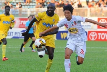 Trọng tài 'bẻ còi' tranh cãi, HAGL thua ngược Thanh Hóa 