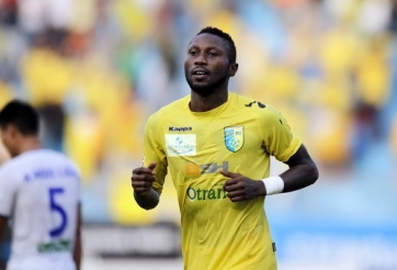 Samson nói gì về tình huống đấm vào mặt cầu thủ Philippines?