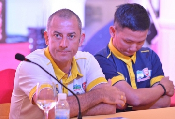 HLV Guillaume Graechen tiết lộ kế hoạch tái xuất V-League