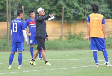 Sợ lộ bài, HLV Hữu Thắng ra luật cấm trên đất Hàn Quốc