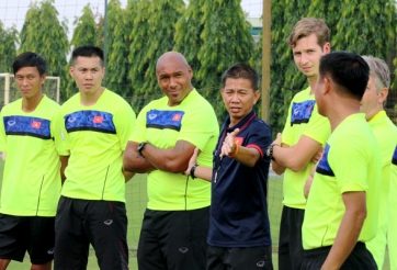 HLV Mai Đức Chung ‘cầu cứu’ chuyên gia Jason Brown