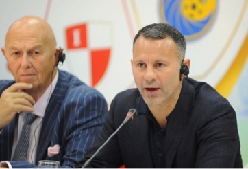 Con Giggs, Scholes có thể học bóng đá ở Việt Nam