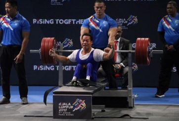 Lực sĩ khuyết tật Lê Văn Công giành HCV, phá kỷ lục thế giới